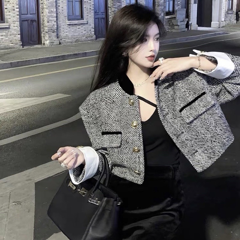 Áo khoác dạ phối tay trắng có đệm vai hàng 2 lớp chất dày dặn  Aokhoacdaphoitay649 P13k3