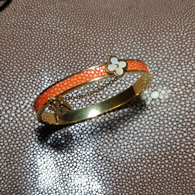 Vòng tay LuonVuituoi, khảm da cá đuối phong thủy