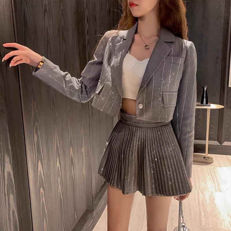 VÁY XOÈ ÁO VEST CROPTOP ĐÍNH FULL ĐÁ SIÊU LẤP LÁNH
