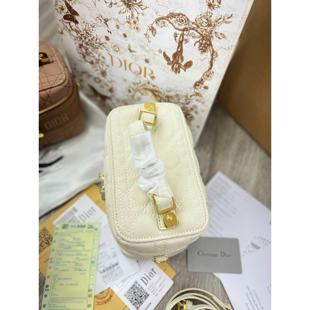 Túi Dior Vanity dáng cốp Small Travel Supper VIP tone trắng thêu sắc nét - Shop Lynh