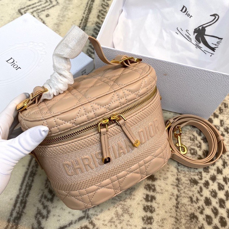 Túi Dior Vanity dáng cốp Small Travel Supper VIP tone hồng thêu sắc nét - Shop Lynh