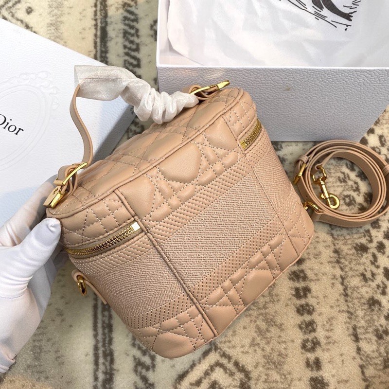 Túi Dior Vanity dáng cốp Small Travel Supper VIP tone hồng thêu sắc nét - Shop Lynh