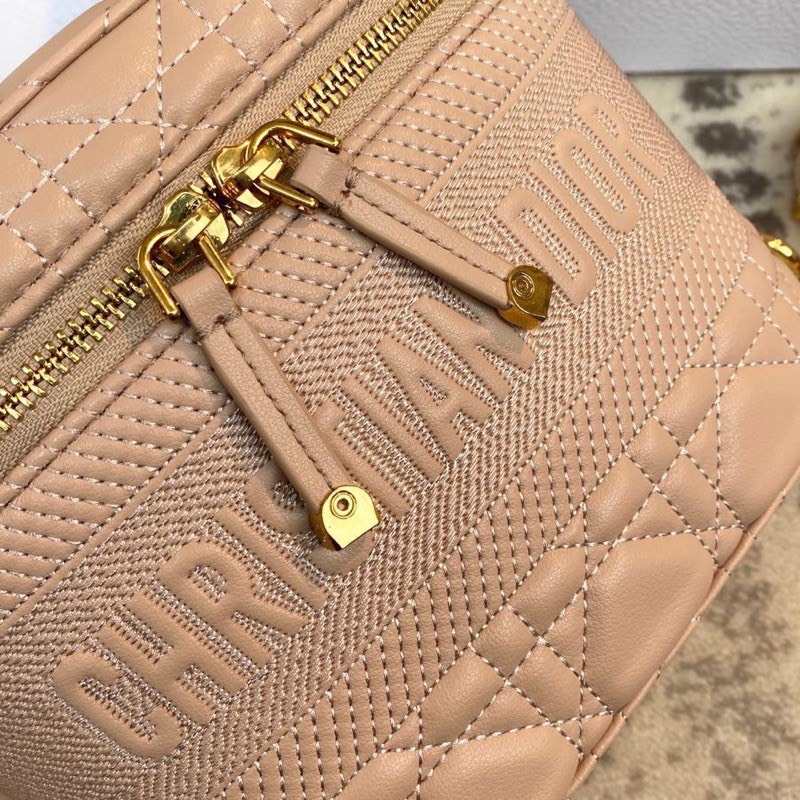 Túi Dior Vanity dáng cốp Small Travel Supper VIP tone hồng thêu sắc nét - Shop Lynh