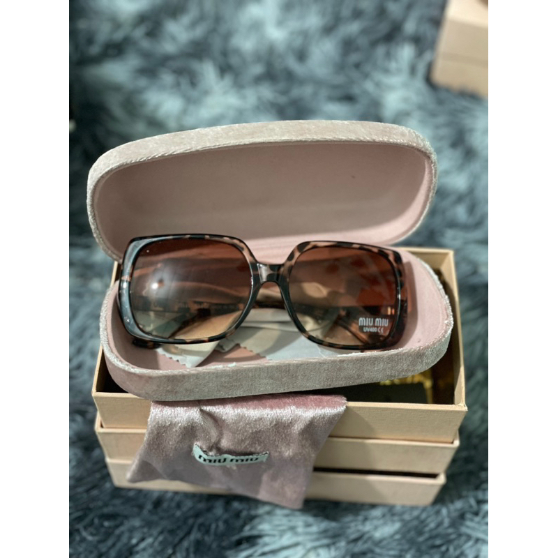 Thanh lý lô mắt kính hiệu rep1:1