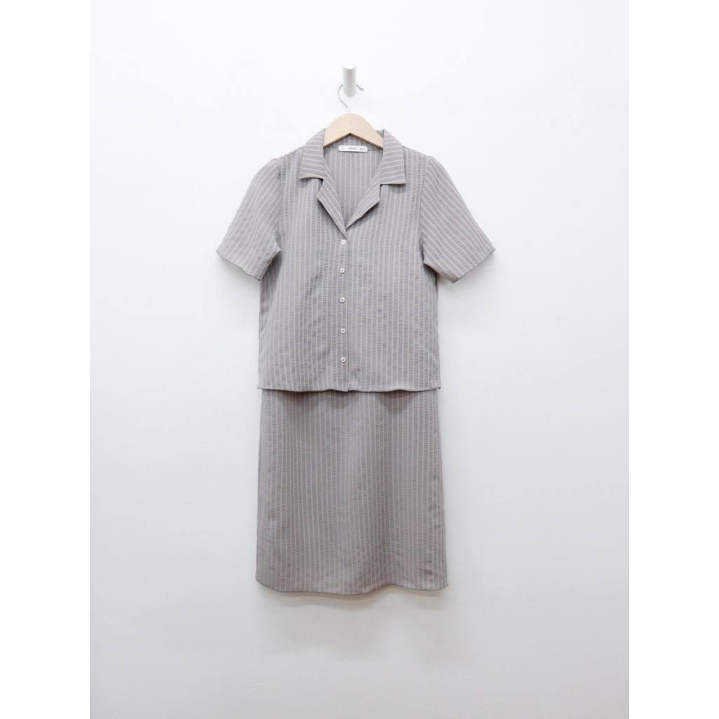 C3240 & c3241 - Chân váy xẻ sau phối sọc dọc