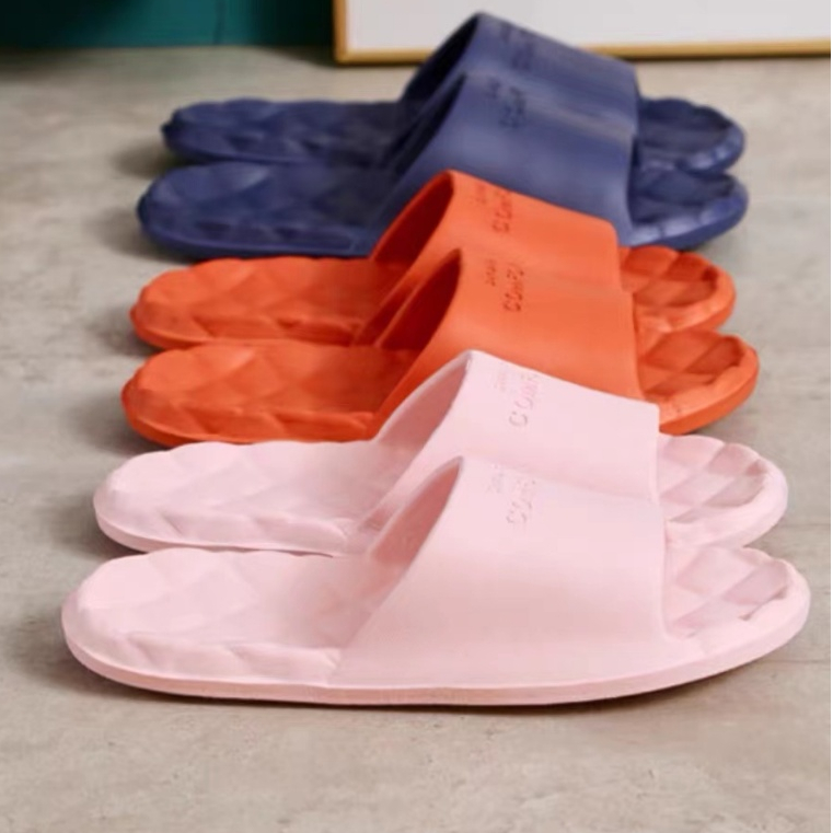Dép đi trong nhà thích hợp cho gia đình cặp đôi, làm từ chất liệu EVA siêu nhẹ