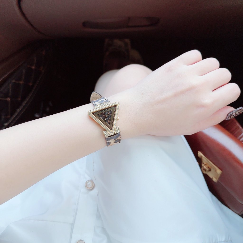 Đồng Hồ Nữ Guess Mặt Tam giác GW0504L3 GW0504L5 Dây Da, Vỏ Đính Hạt - Size 34mm