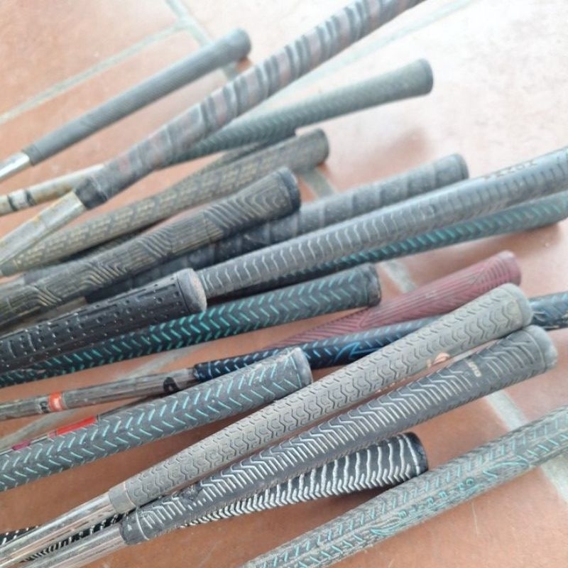 Gậy golf đầu to cũ làm tự vệ.