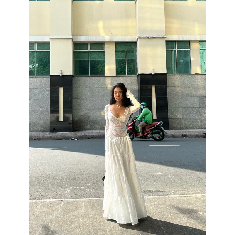 Chân váy trắng dài rủ cạp trễ rút dây