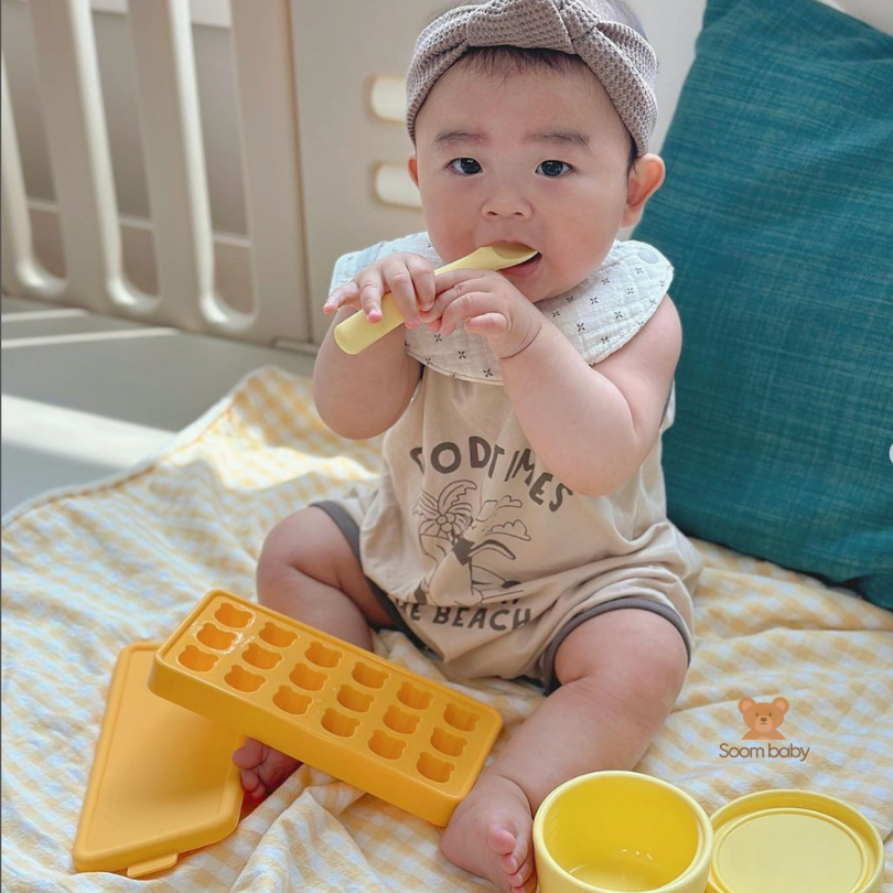 Thìa ăn dặm cho bé Dailylike BonBon 2 giai đoạn kèm hộp đụng