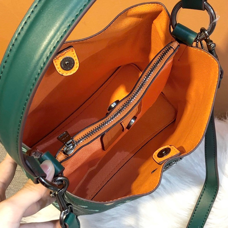 Túi coach town bucket