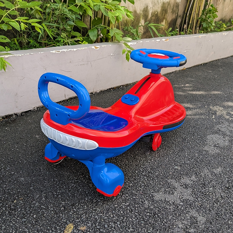 Xe lắc tay có đèn có nhạc BABY PLAZA HZL-918