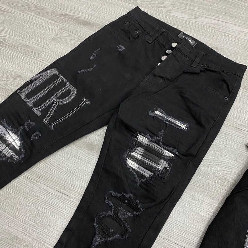 Quần jean nam chất denim rách kèm thêu logo chữ rách vá da form skinny phong cách boi phố
