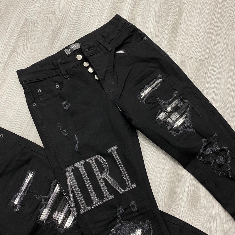 Quần jean nam chất denim rách kèm thêu logo chữ rách vá da form skinny phong cách boi phố