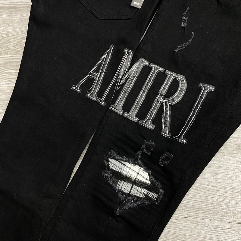 Quần jean nam chất denim rách kèm thêu logo chữ rách vá da form skinny phong cách boi phố