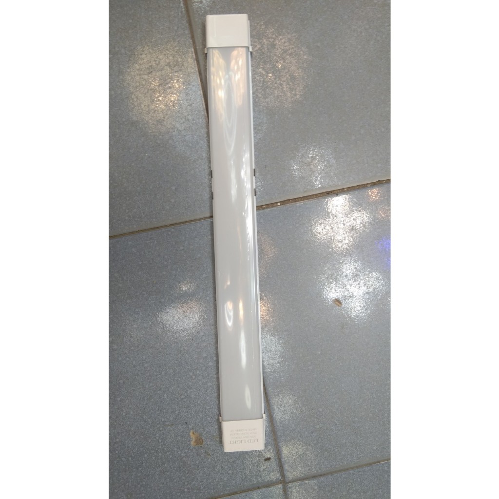 SIÊU SÁNG ĐÈN LED BÁN NGUYỆT ĐẦU VUÔNG 30W DÀI 60CM, 60W DÀI 1M2,, NHỰA CAO CẤP , CHIP LED 2835 , ÁNH SÁNG TRẮNG