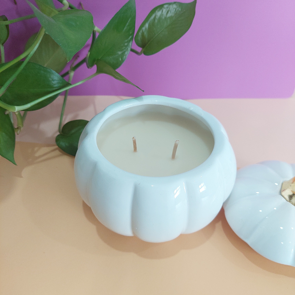 Nến Thơm Cao Cấp Martha, Hương Vani Mix Bí Ngô, Trọng Lượng 12oz, Thời Gian Đốt 55 Giờ