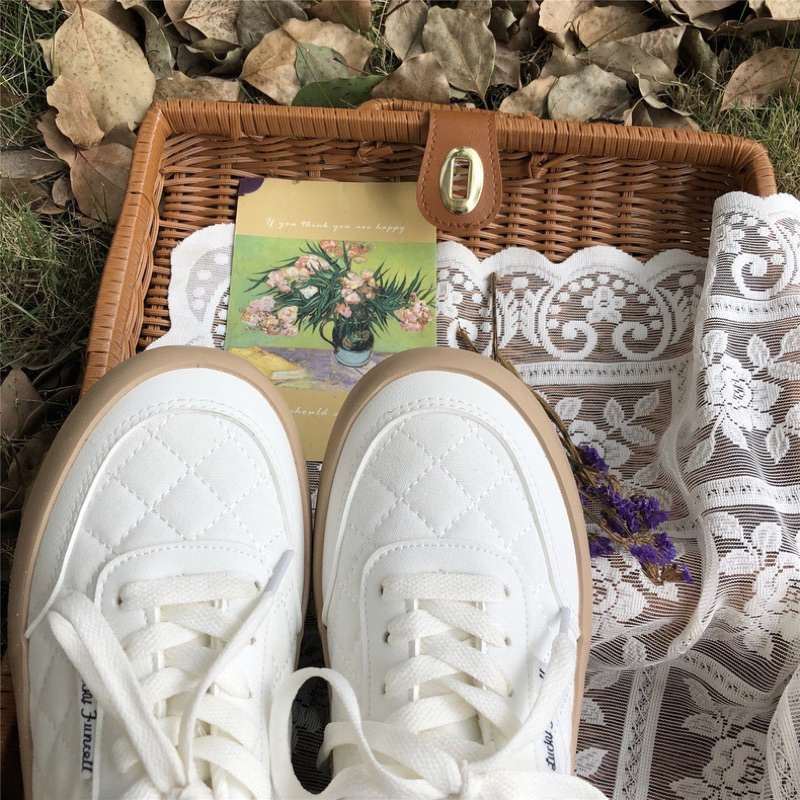 Giày thể thao trắng đế nâu bánh mì xinh xắn