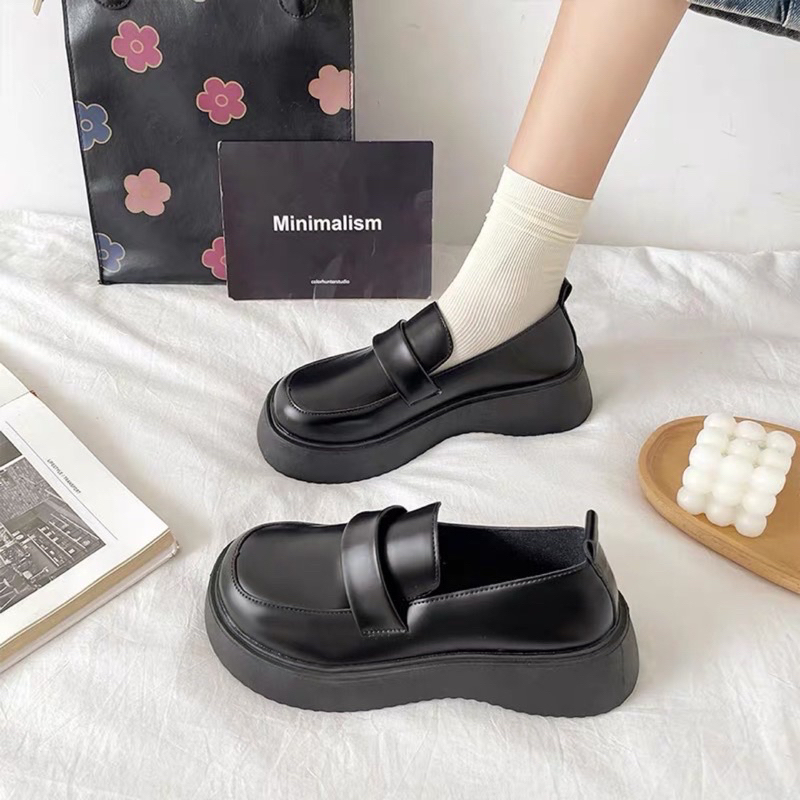 Giày lười da nữ ulzzang màu đen đế bằng cao mũi tròn