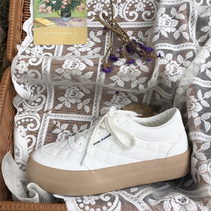 Giày thể thao trắng đế nâu bánh mì xinh xắn