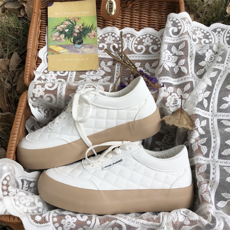 Giày thể thao trắng đế nâu bánh mì xinh xắn