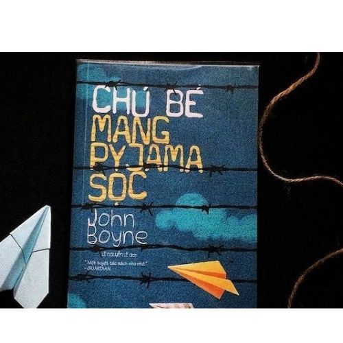 Sách - Chú bé mang Pyjama sọc