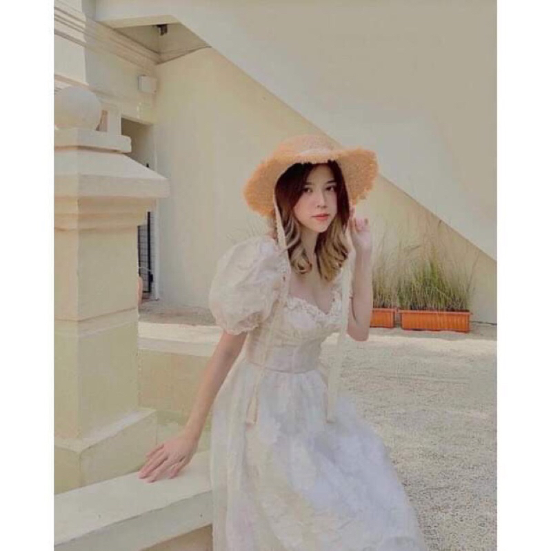 Đầm trắng tiểu thư