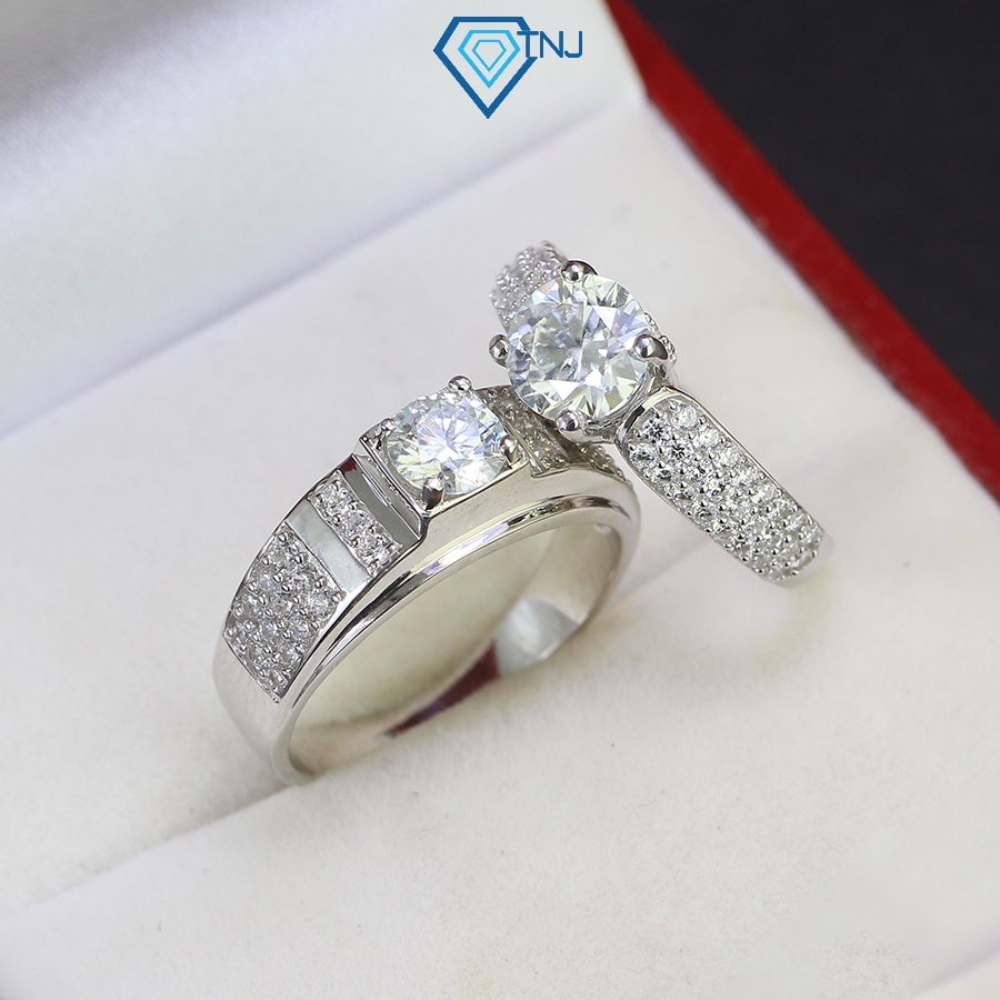 Nhẫn cặp đôi kim cương Moissanite xi bạch kim kiểm định GRA cao cấp, khắc tên NDM0005 - Trang Sức TNJ