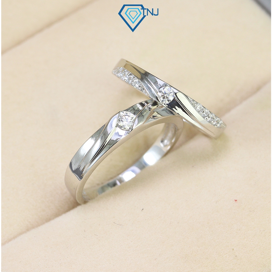 Nhẫn đôi bạc kim cương Moissanite xi bạch kim sang trọng, nhẫn đôi cầu hôn khắc tên miễn phí NDM0007 - Trang Sức TNJ