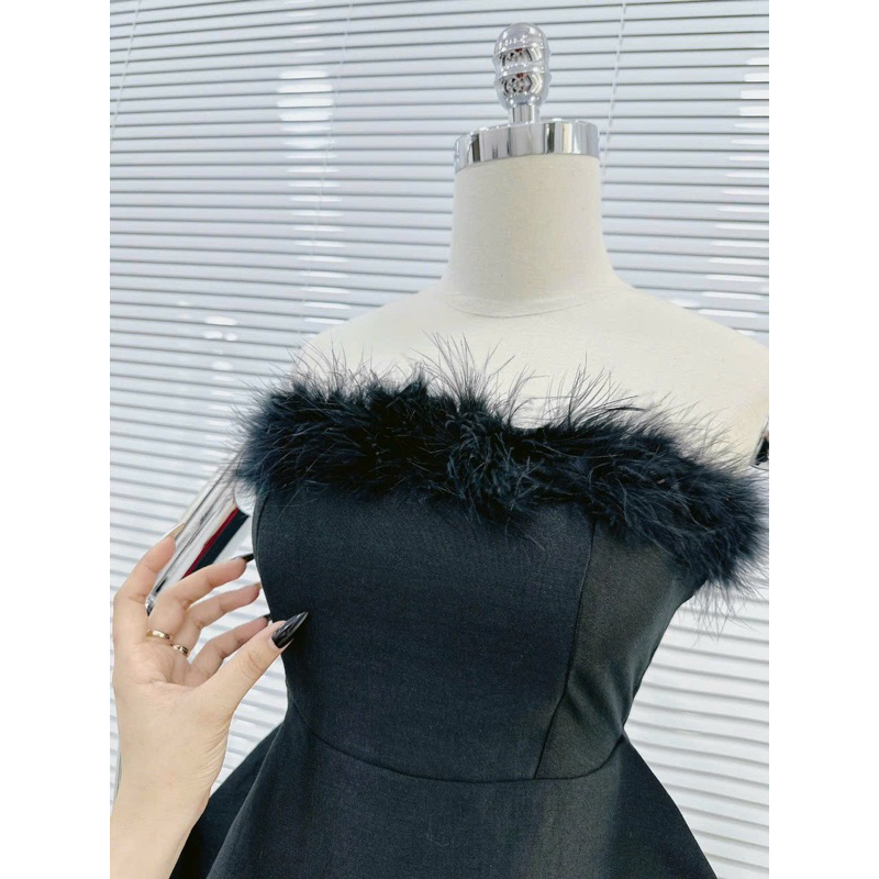Set Áo Ống Đen Cúp Lông Vũ + Chân Váy