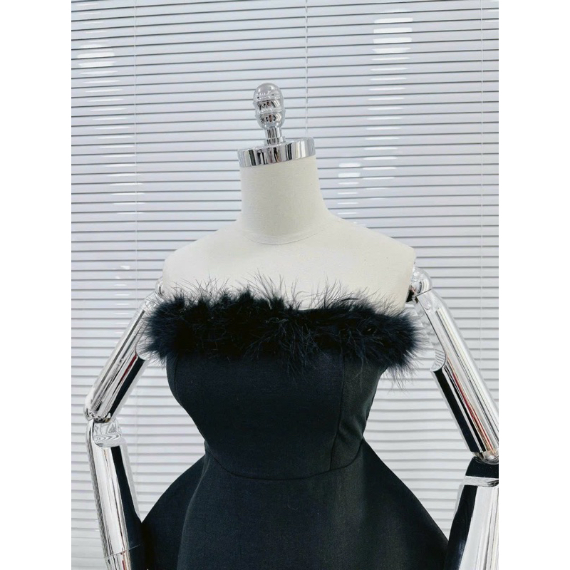 Set Áo Ống Đen Cúp Lông Vũ + Chân Váy