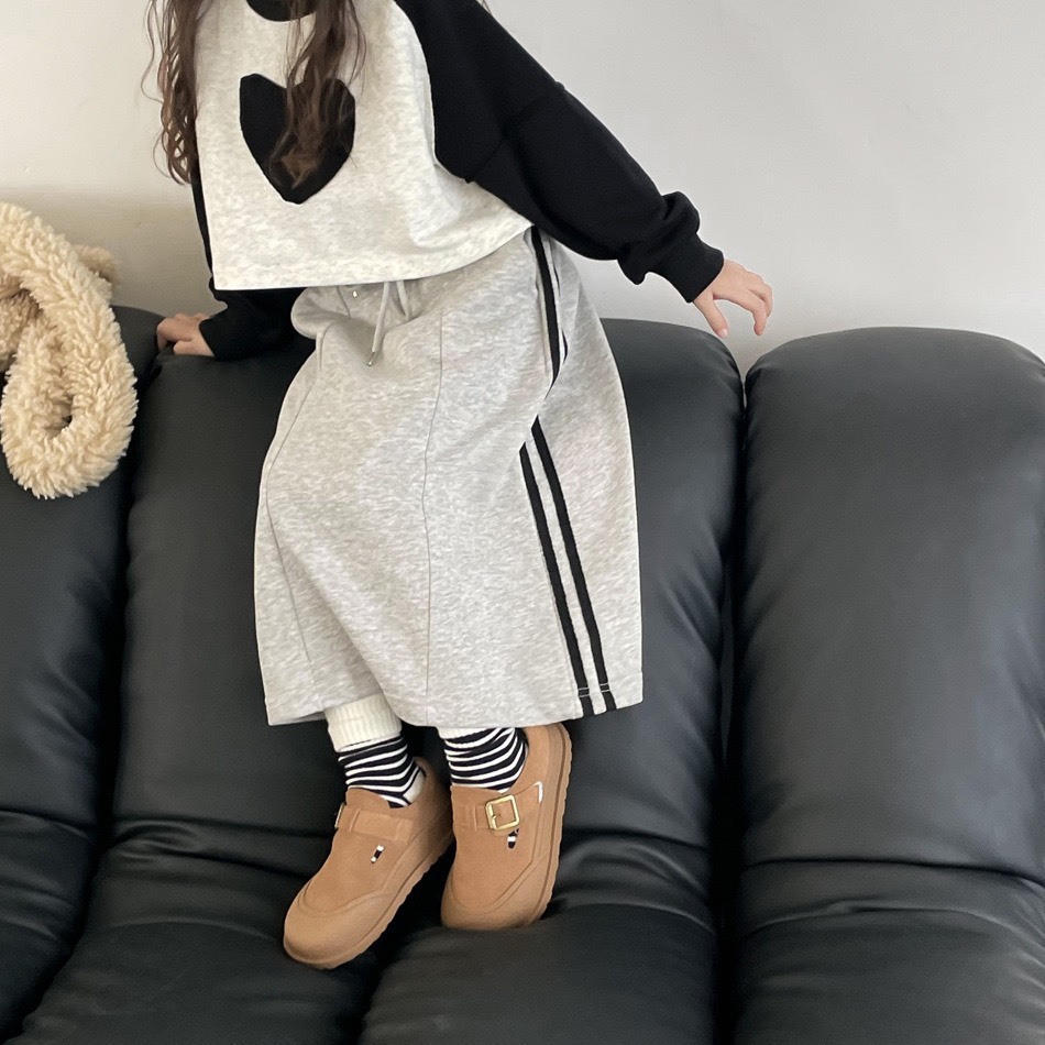 BỘ ÁO SWEATER + CHÂN VÁY NGẮN PHỐI MÀU BÉ GÁI