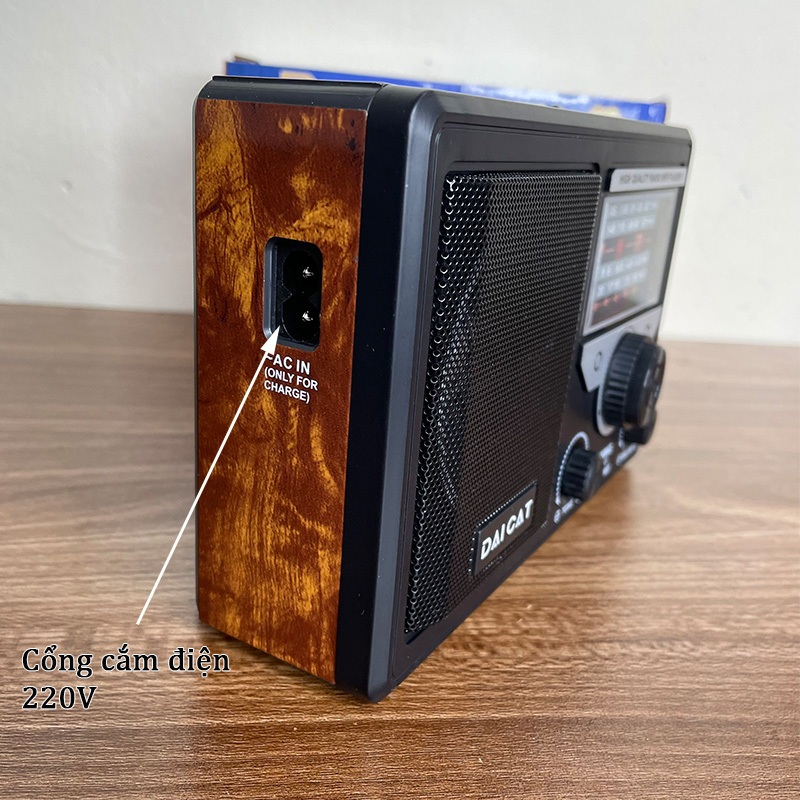 Đài radio FM DAICAT 9999BT có bluetooth - USB - thẻ nhớ TF, SD - Loa bluetooth DATCAT 8888bt điện áp 5v và 220v có pin