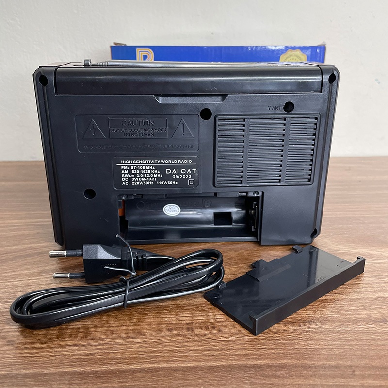 Đài radio FM DAICAT 9999BT có bluetooth - USB - thẻ nhớ TF, SD - Loa bluetooth DATCAT 8888bt điện áp 5v và 220v có pin