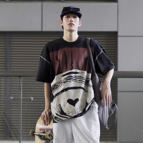 Áo Thun Tay Lỡ Unisex FUNT LOVE IS BLIND - ĐEN