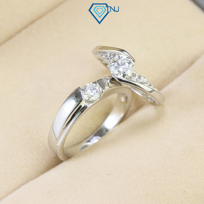 Nhẫn cặp đôi bạc đính Moissanite xi bạch kim kèm thẻ tra cứu đá cao cấp, khắc tên NDM0011 - Trang Sức TNJ