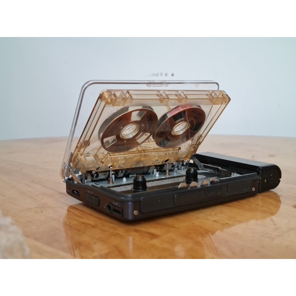 Cassette cầm tay trong suốt SONY