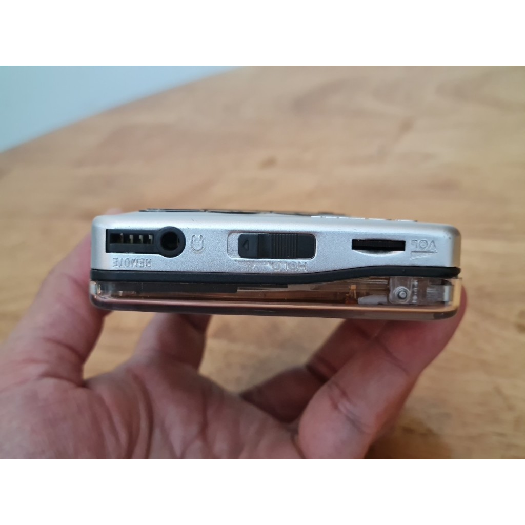 Cassette cầm tay trong suốt SONY