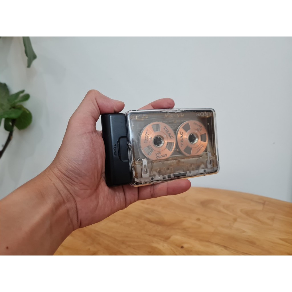Cassette cầm tay trong suốt SONY
