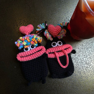 𝗕𝗟𝗔𝗖𝗞𝗣𝗜𝗡𝗞 Móc khoá môi chề bằng len handmade mẫu màu đen tóc 7 màu
