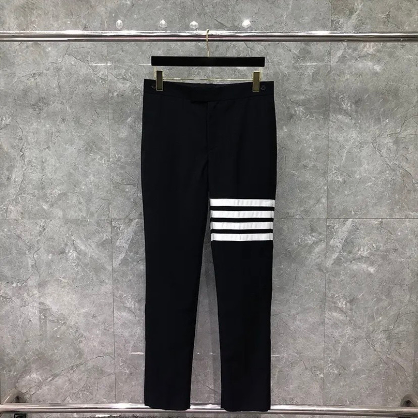 Quần Âu phối 4 sọc ngang đùi trẻ trung phong cách siêu hot hit 2023