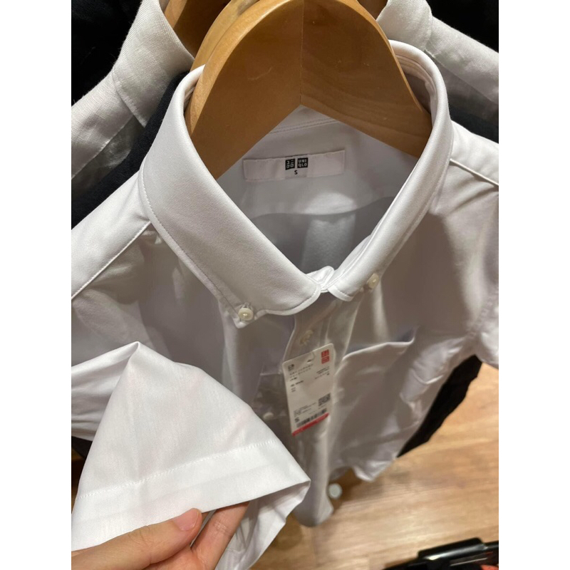Sơmi trắng dry ko cần ủi ngắn tay Uni..qlo (tag 489k