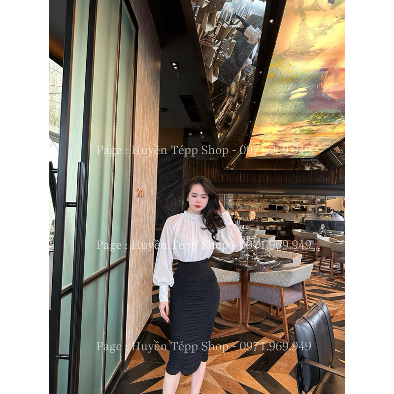 Áo sơ mi tơ tay bồng mix chân váy nhún công sở