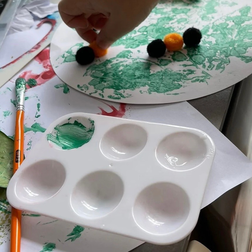 Khay pha màu, bảng pha màu nhựa các loại khay tròn, khay hoa to nhỏ
