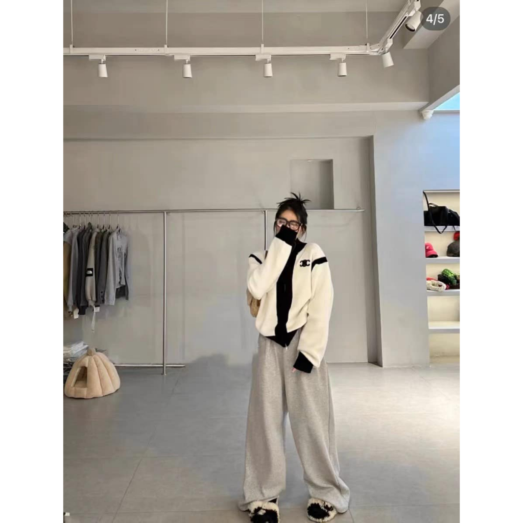 Áo len mềm mịn cổ cao khóa 2 đầu thêu X 2 màu