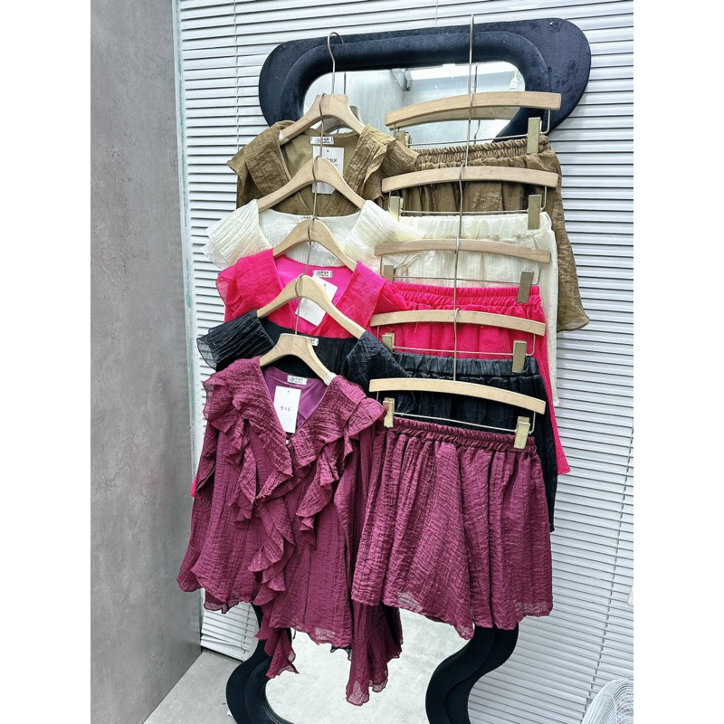 SET ÁO SƠ MI BÈO KHUY KÈM CHÂN VÁY TƠ NHĂN HOT TREND loại 1