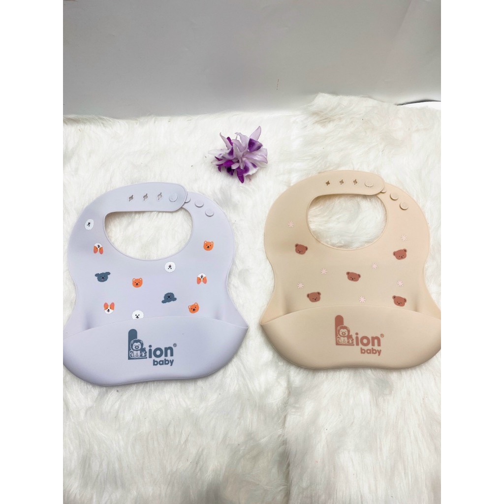 Yếm ăn dặm Silicon cho bé Lion Baby có máng dẻo cho bé từ 6 tháng Họa Tiết Xinh Xắn, An Toàn Cho Bé