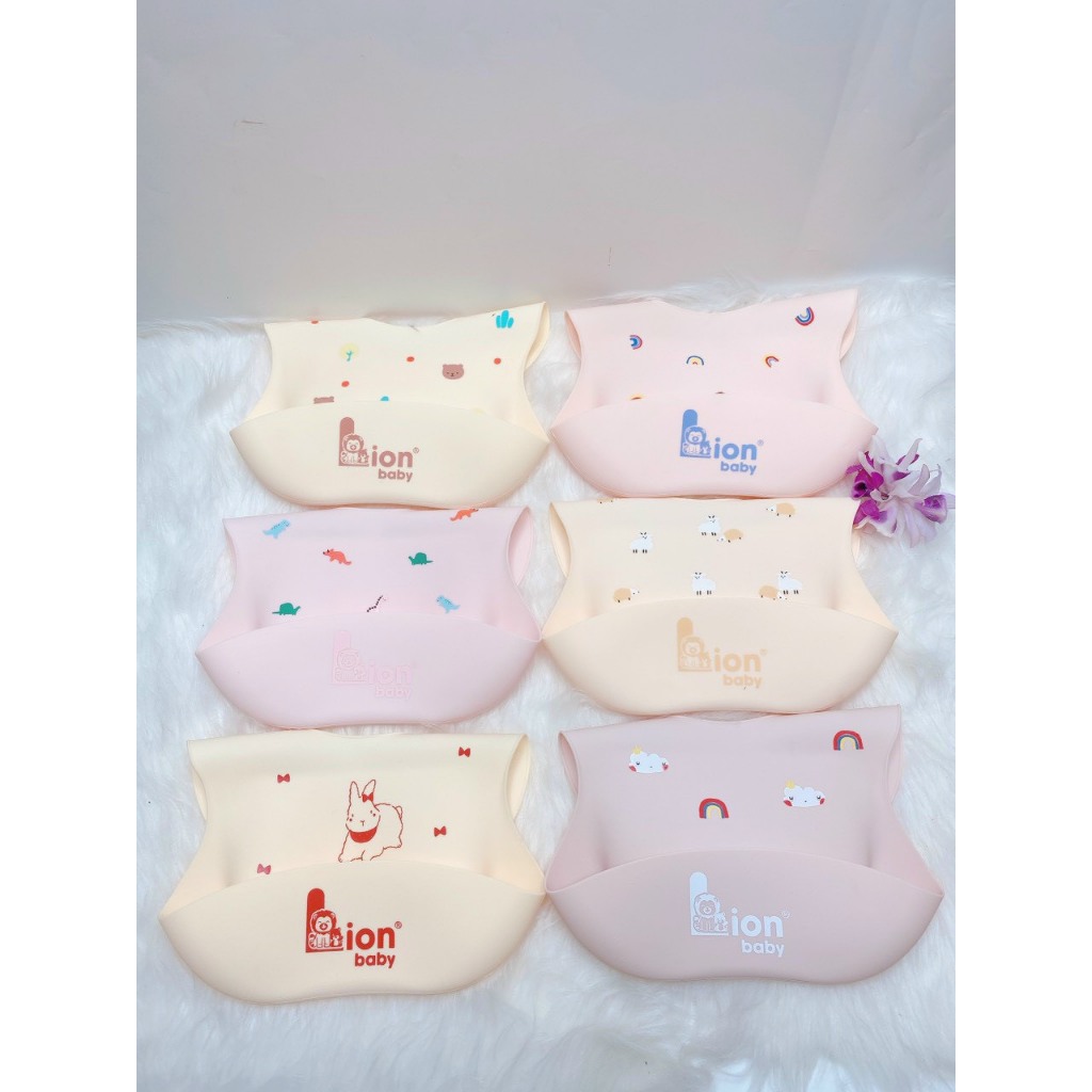 Yếm ăn dặm Silicon cho bé Lion Baby có máng dẻo cho bé từ 6 tháng Họa Tiết Xinh Xắn, An Toàn Cho Bé