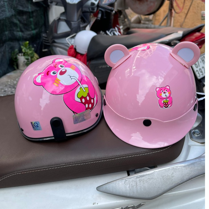 Nón bảo hiểm  gấu dâu e bé từ 2 t đên 7t không kính