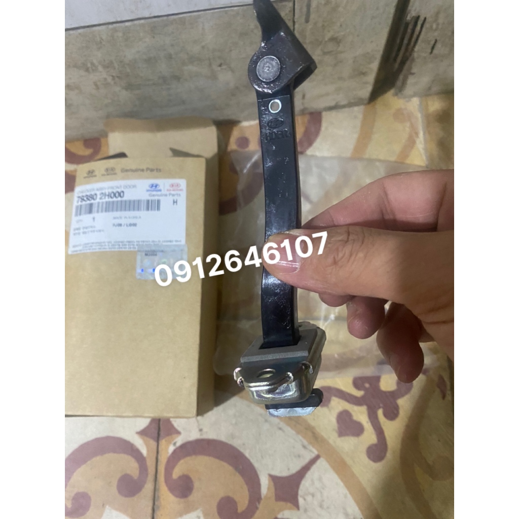 Thanh giới hạn cửa / Thanh hãm cửa Kia Caren Xịn, 793801D000, 794901D000